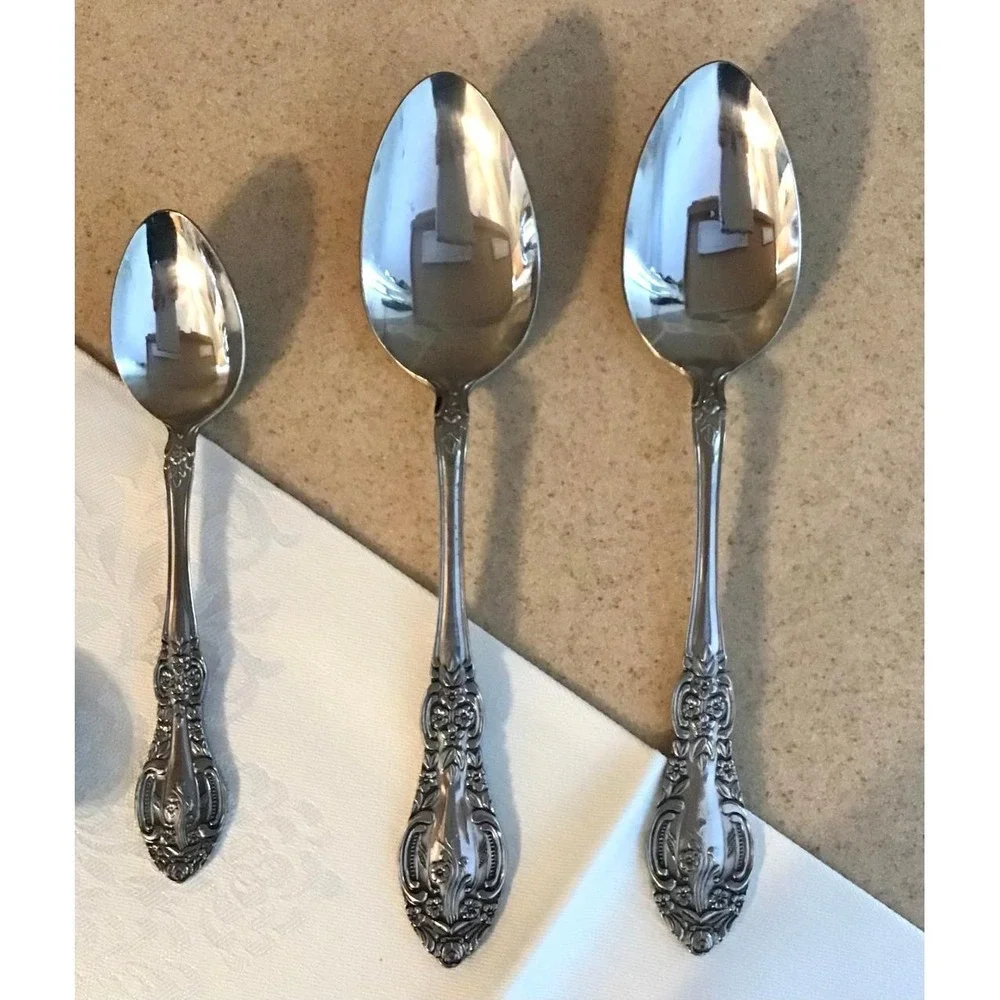 Vintage Oneida Michelangelo Victorian Flatware Set Silverplate 40 Pieces